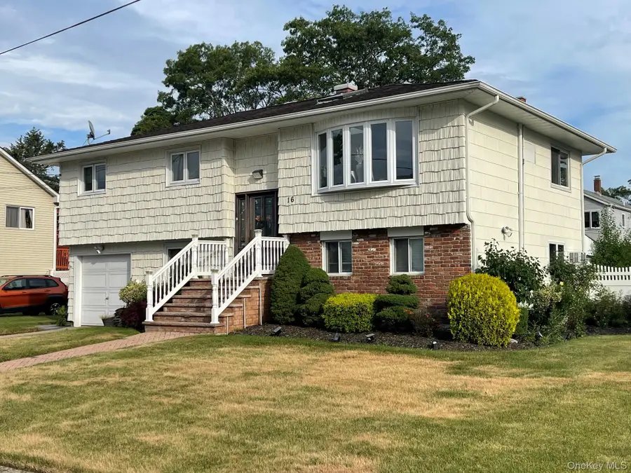 16 Espie Lane, North Babylon, NY 11703 - #3