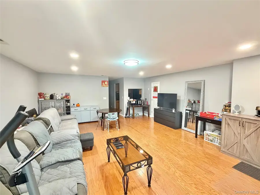 3-31 Endeavor Place #B, College Point, NY 11356 - #2