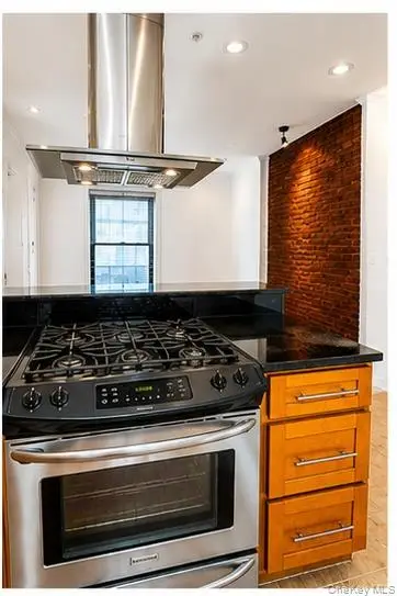 21-15 33st #4, Astoria, NY 11105 - #3