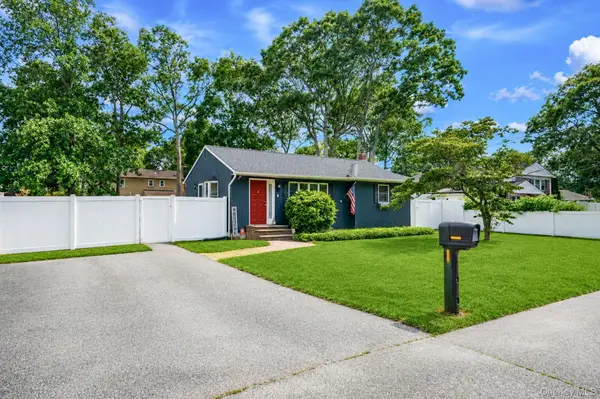 6 Malba Drive, Shirley, NY 11967