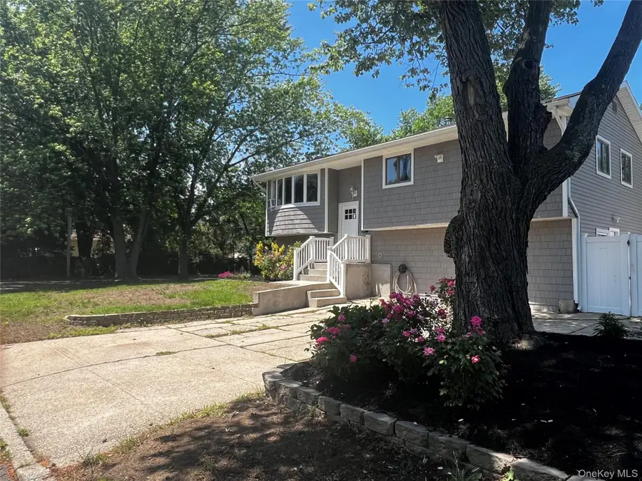 105 Barber, Brentwood, NY 11717 - #2