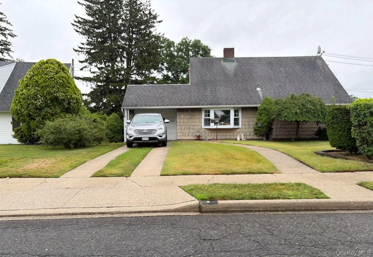 7 Mockingbird Lane, Levittown, NY 11756 - #1