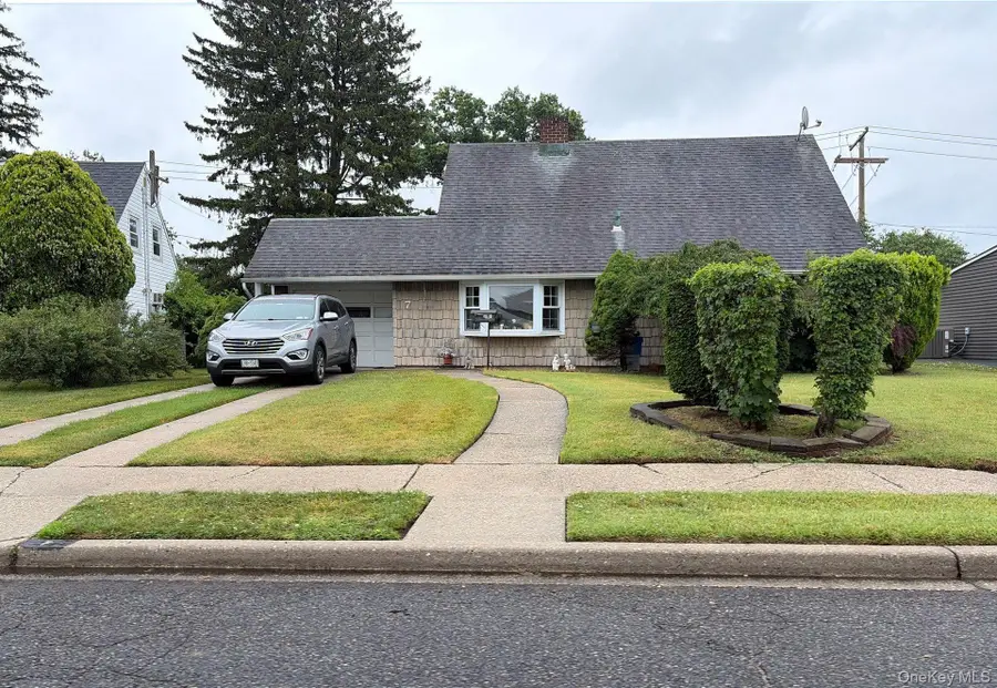 7 Mockingbird Lane, Levittown, NY 11756 - #2
