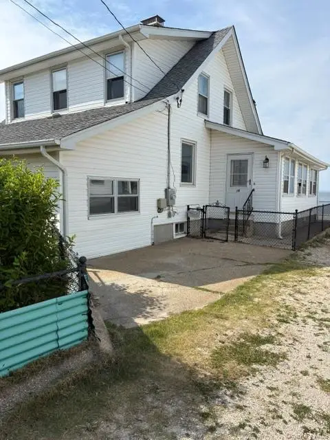 18 Howard Road, Bayville, NY 11709