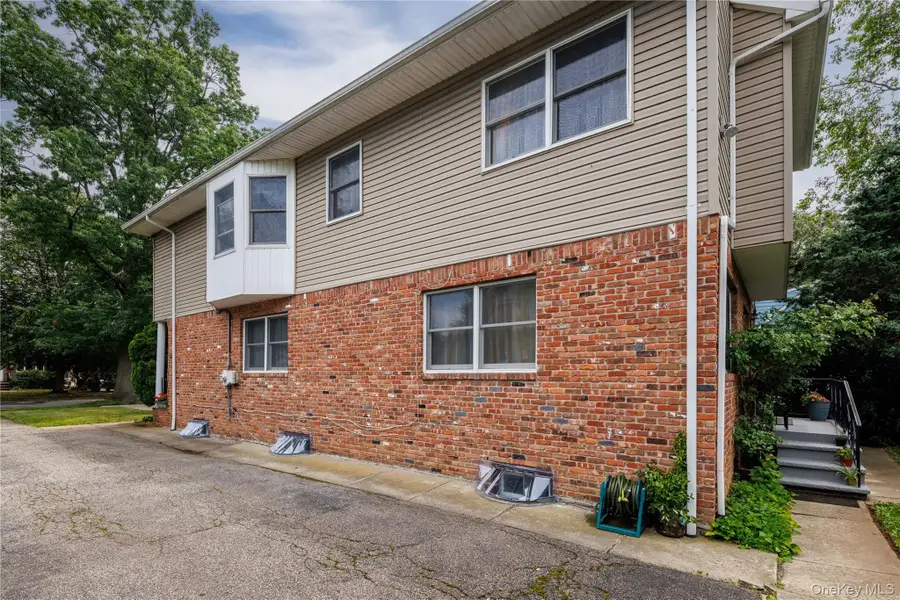 122 Irving Avenue, Floral Park, NY 11001 - #3