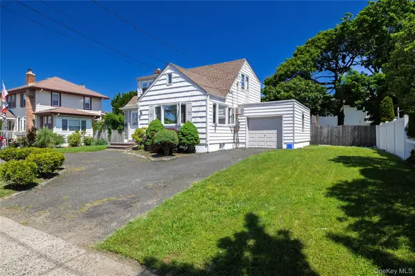 24 W Windsor Parkway, Oceanside, NY 11572