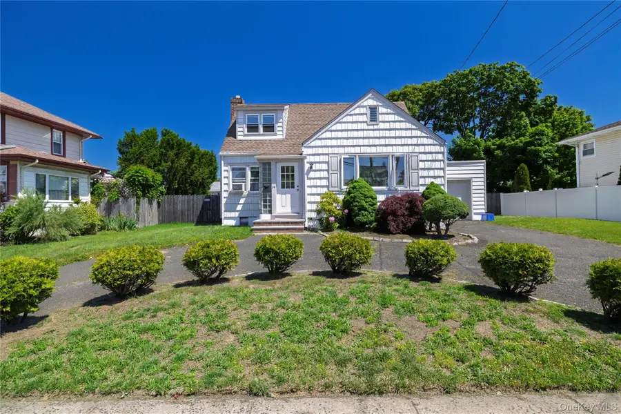 24 W Windsor Parkway, Oceanside, NY 11572 - #2