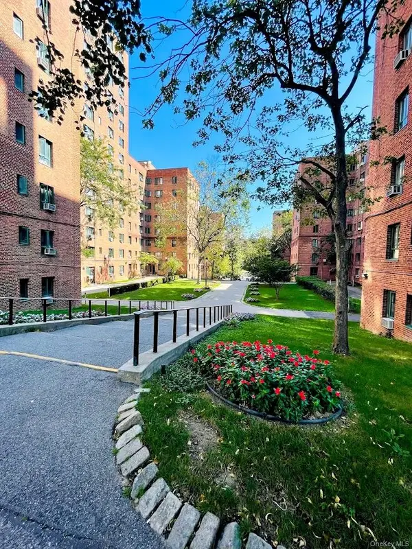 24 Metropolitan Oval #1E, Bronx, NY 10462
