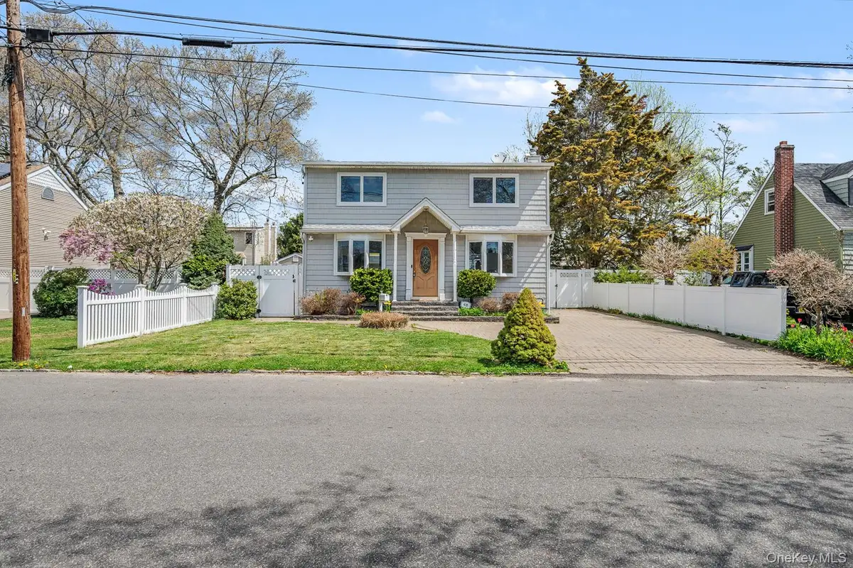 408 N Broome Avenue, Lindenhurst, NY 11757 - #1