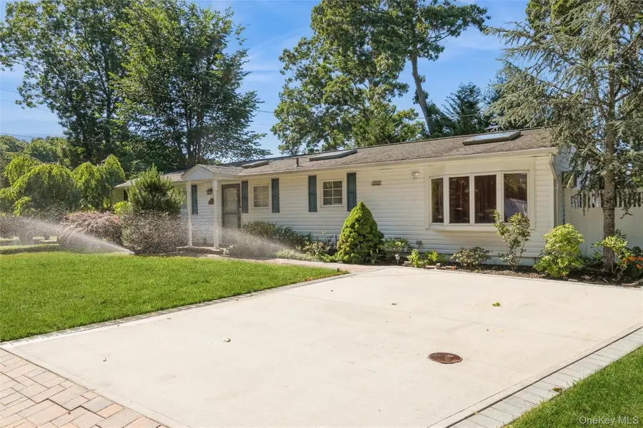 26 Huxley Lane, Ronkonkoma, NY 11779 - #2