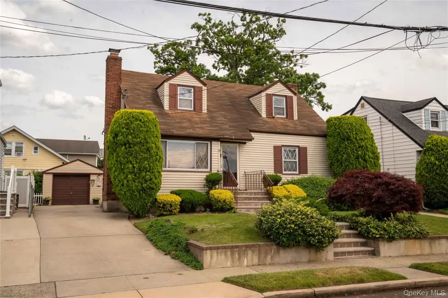 9 Satterie Avenue, Valley Stream, NY 11580 - #3