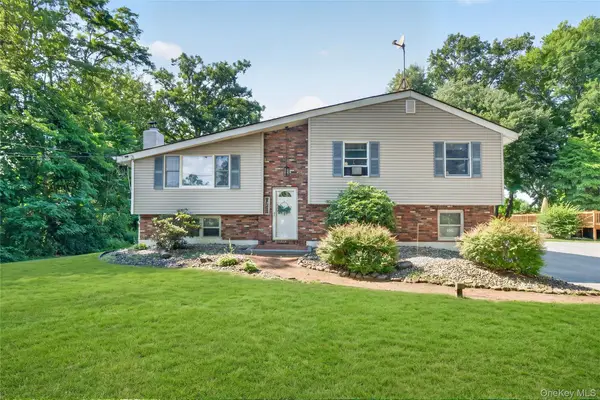 18 Pine Ridge Drive, Hopewell Junction, NY 12533