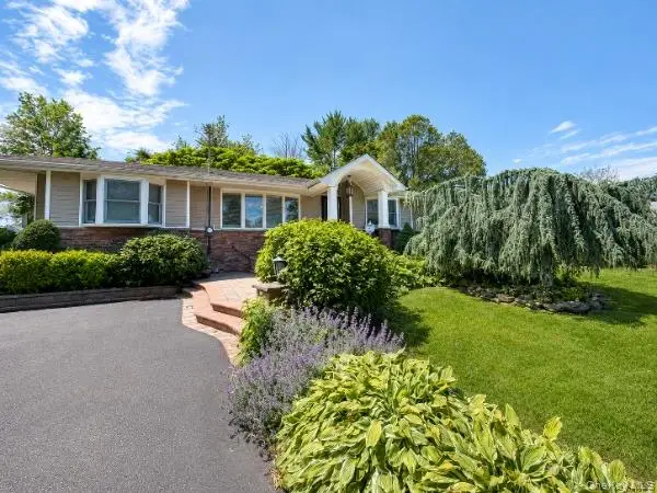 21 Kevin Road, Commack, NY 11725