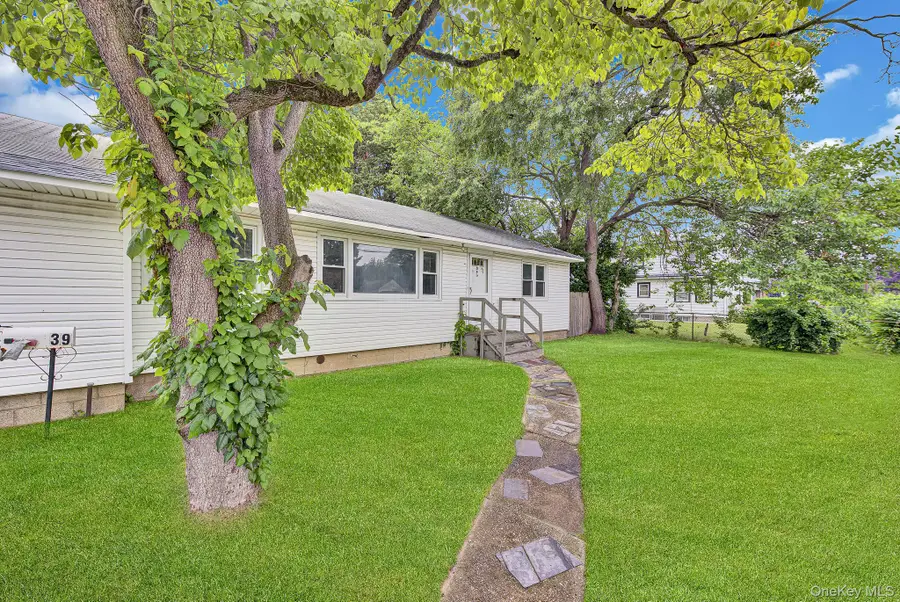 39 3rd Avenue, Westbury, NY 11590 - #2