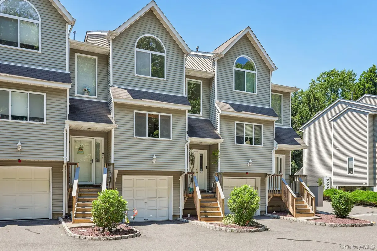 212 Arlington Court, Bardonia, NY 10954 - #1