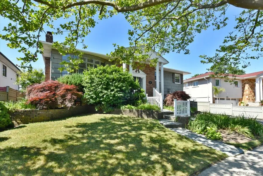 687 Golf Drive, North Woodmere, NY 11581 - #2