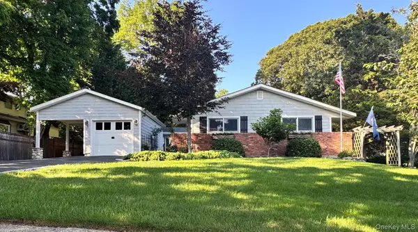 11 Bowman Lane, Kings Park, NY 11754