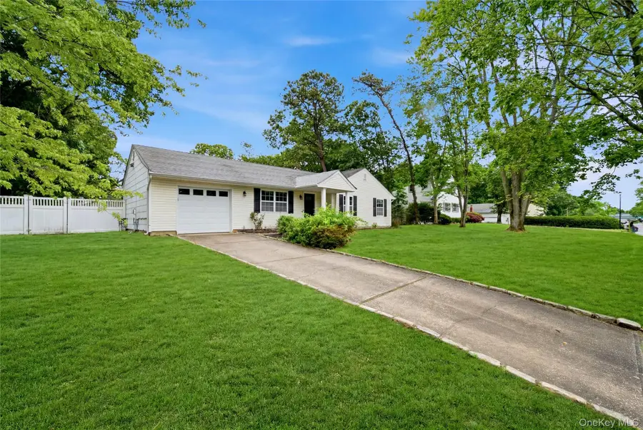 15 Groton Lane, Coram, NY 11727 - #2