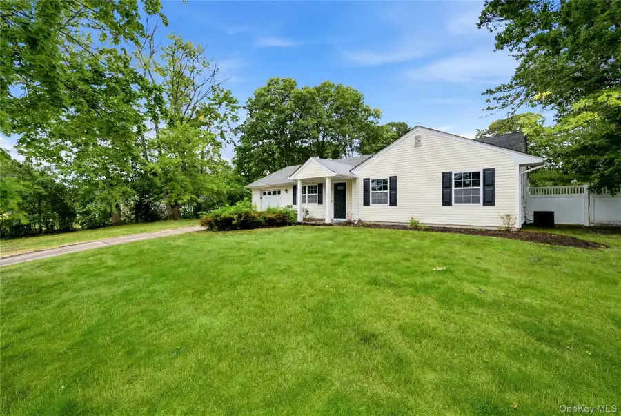 15 Groton Lane, Coram, NY 11727 - #3