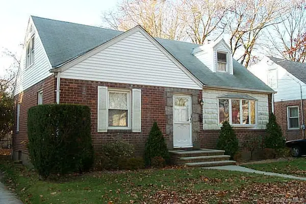 122 Kent Road, Valley Stream, NY 11580
