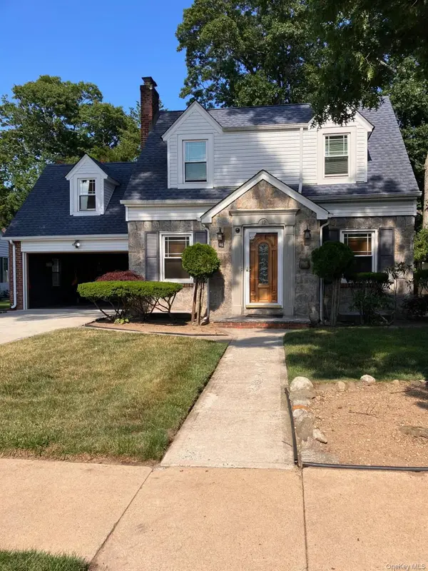 12 Maryland Avenue, Freeport, NY 11520
