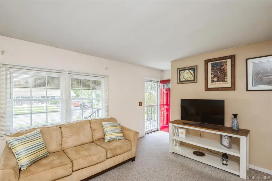 87 Center Street, Ronkonkoma, NY 11779 - #3