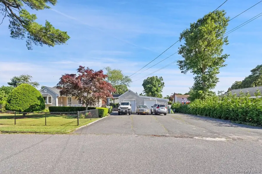 4 Roosevelt Street, Brentwood, NY 11717 - #2