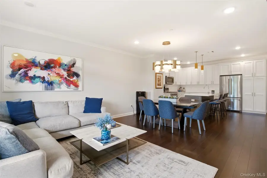 21 Seasons Way, Dix Hills, NY 11746 - #3
