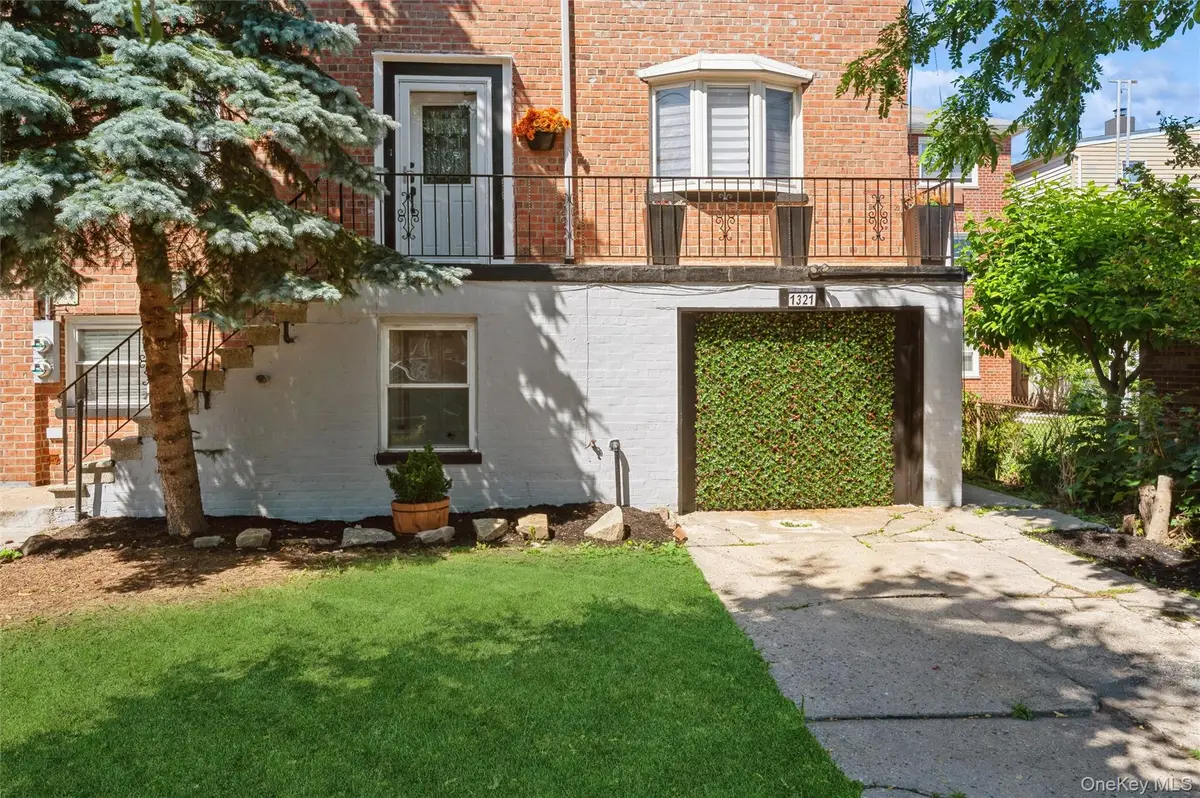 1321 Gillespie Avenue, Bronx, NY 10461 - #1