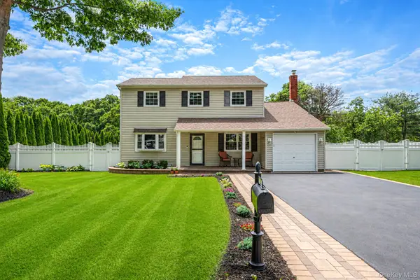 320 Peconic Avenue, Medford, NY 11763