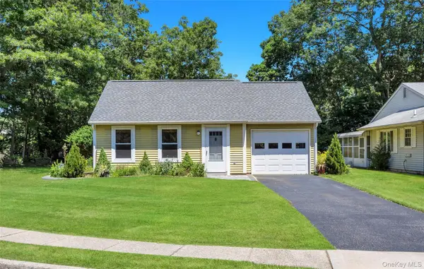 338 Edinburgh Drive, Ridge, NY 11961