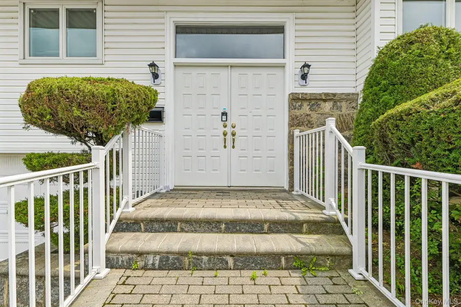 14 Gloria Place, Plainview, NY 11803 - #3