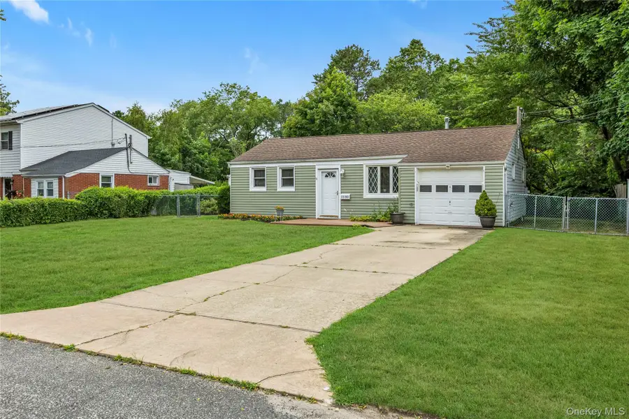 1580 N Gardiner Drive, Bay Shore, NY 11706 - #2