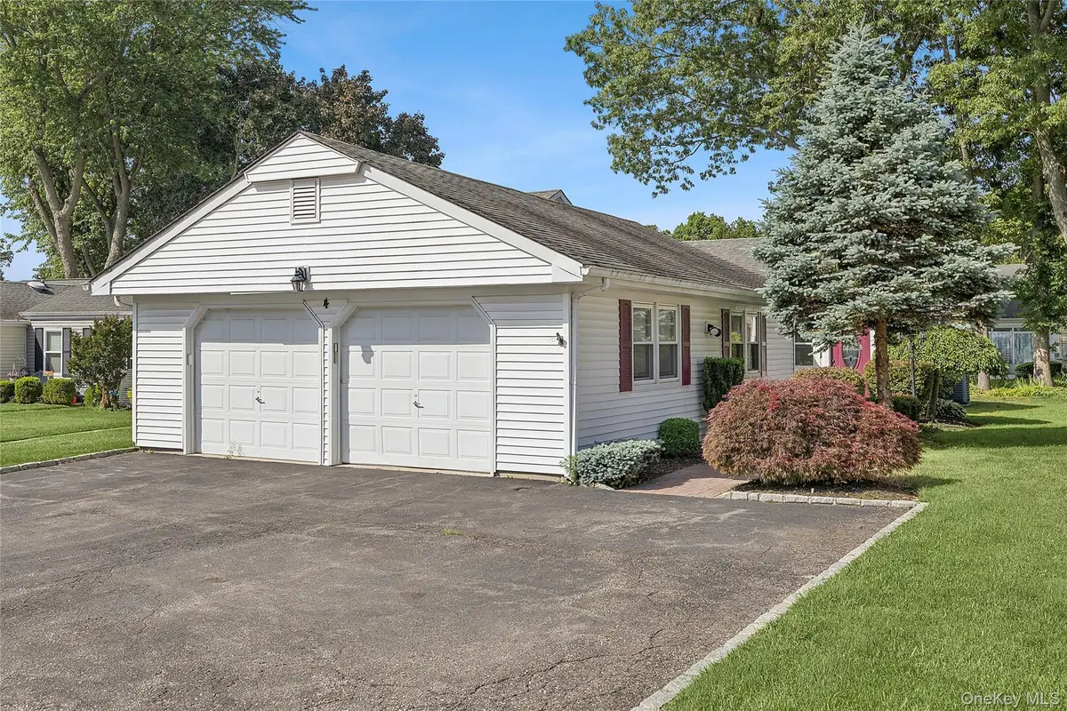 4 Flair Way, Coram, NY 11727 - #1