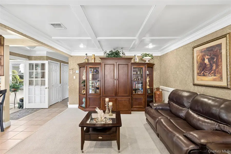 4 Flair Way, Coram, NY 11727 - #3