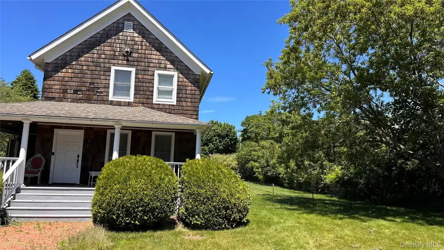 10 Kerrie Court, Southampton, NY 11968 - #3