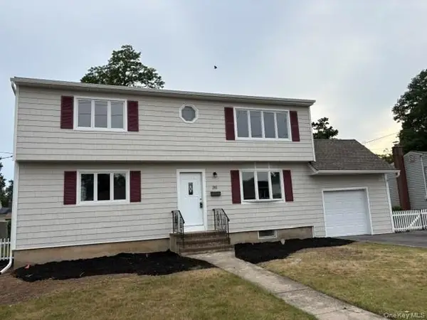 381 N Clinton Avenue, Lindenhurst, NY 11757