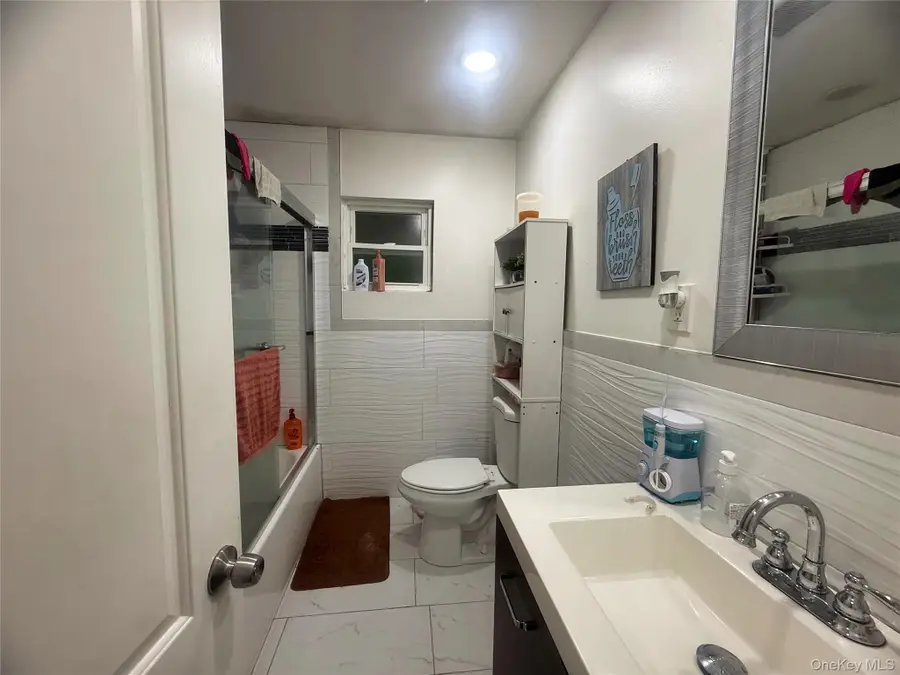 32 Bedford Street, Copiague, NY 11726 - #3