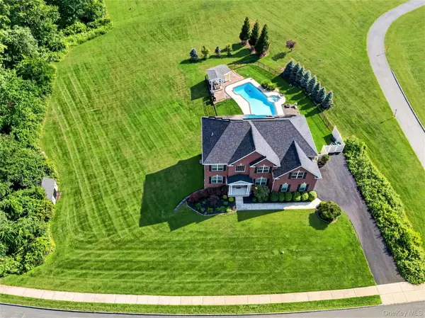 33 Luthien Forest Road, New Windsor, NY 12553