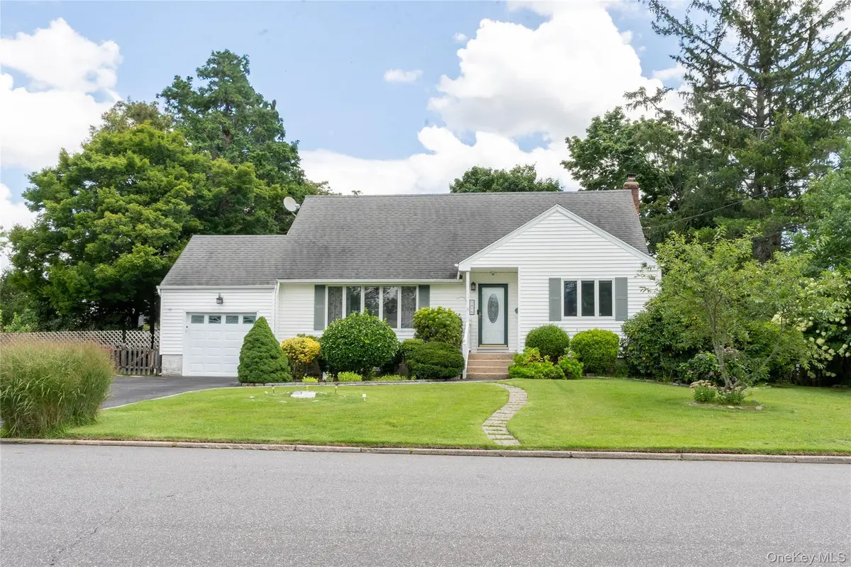 127 Suffolk Avenue, West Babylon, NY 11704 - #1
