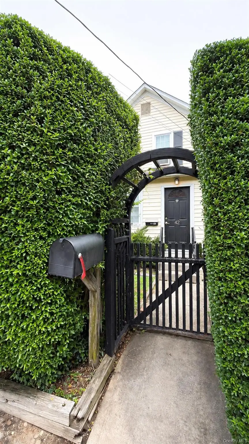 42 Whitney Avenue, Syosset, NY 11791 - #3