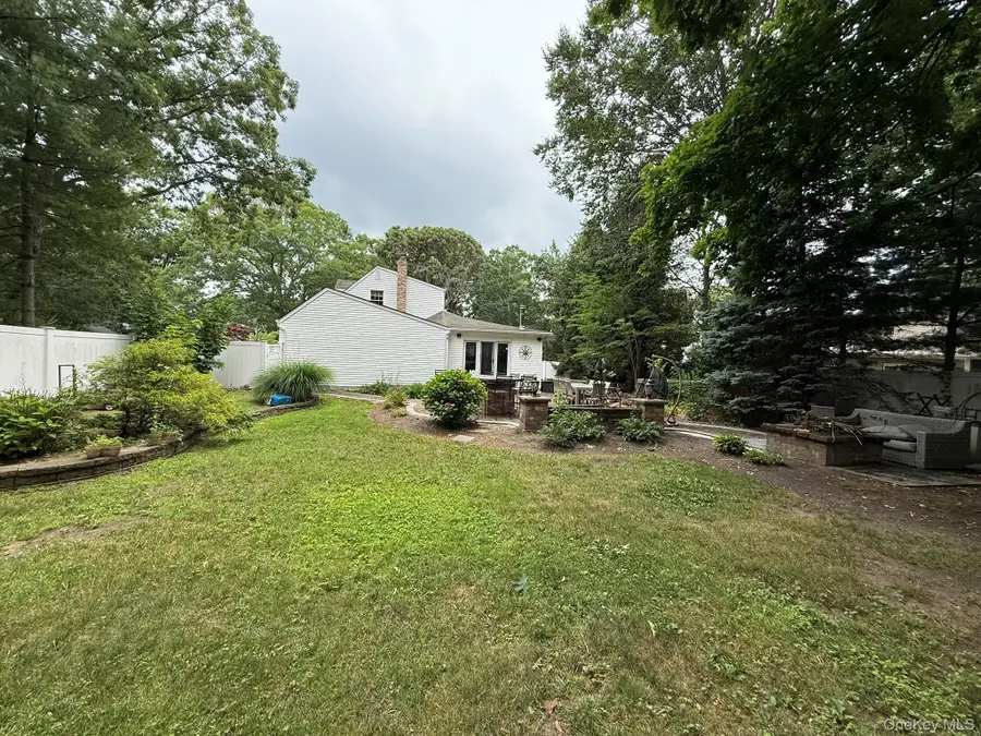 8 Woodbury Road, Farmingville, NY 11738 - #3