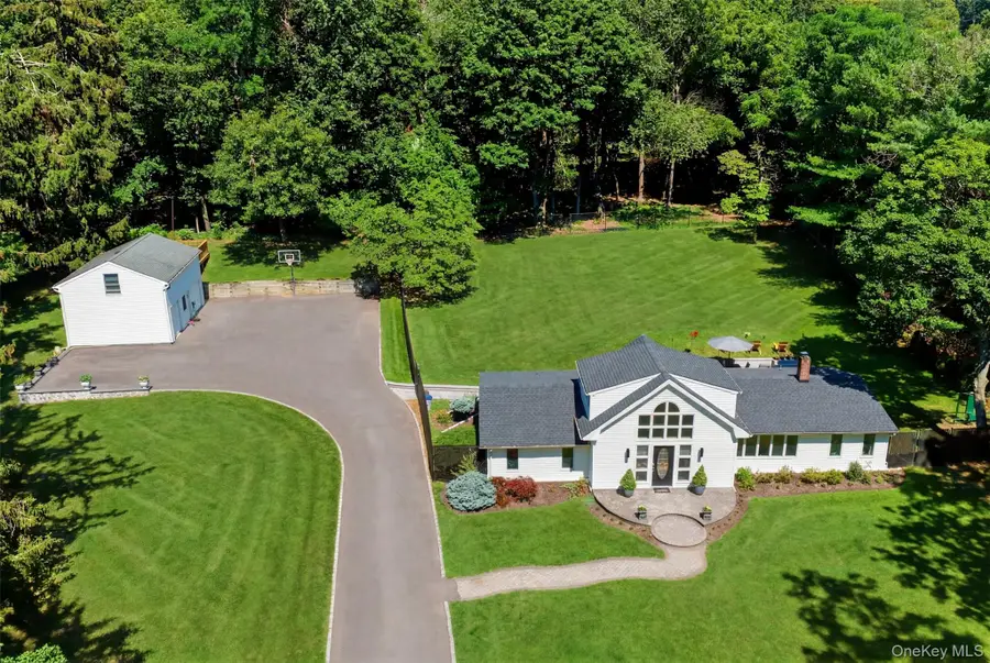 355 Bread And Cheese Hollow Road, Northport, NY 11768 - #2