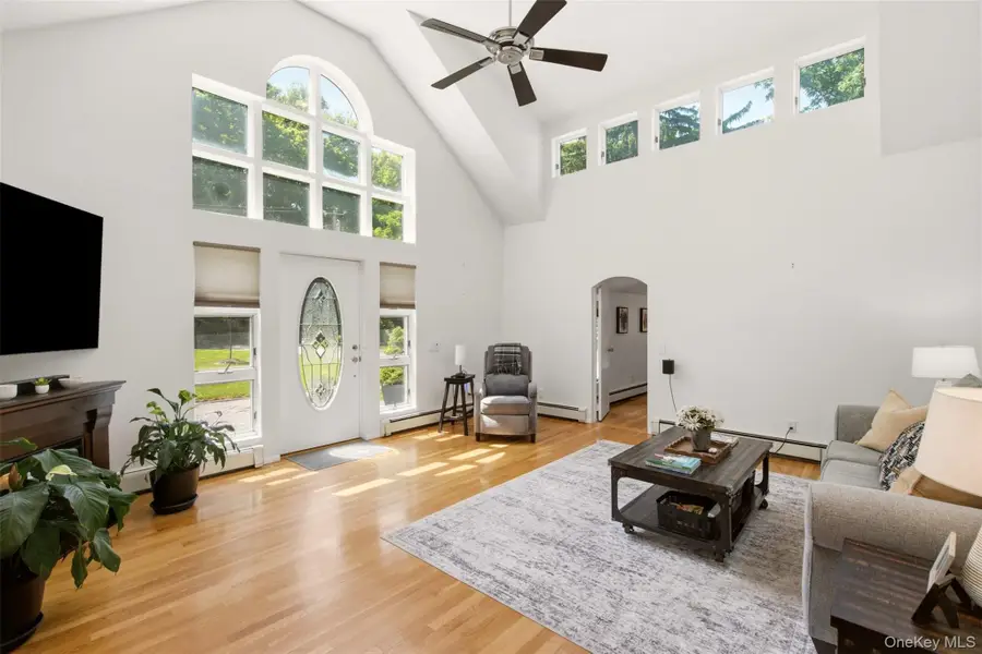 355 Bread And Cheese Hollow Road, Northport, NY 11768 - #3