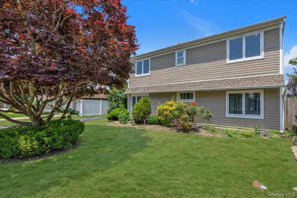 5 Trumpet Lane, Levittown, NY 11756