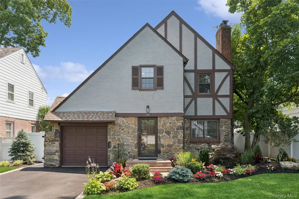 20 Beverly Parkway, Freeport, NY 11520 - #1