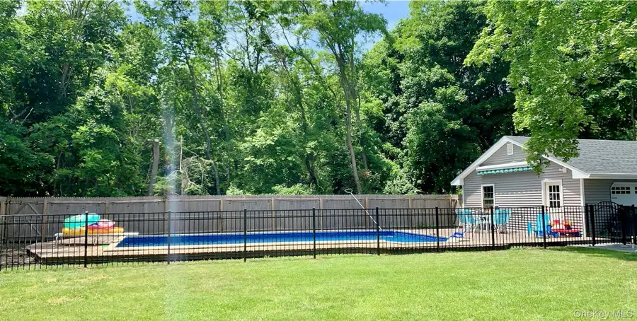 16 Old Stump Road, Brookhaven, NY 11719 - #2