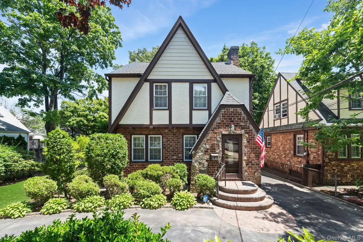 36 Lafayette Avenue, Lynbrook, NY 11563 - #1