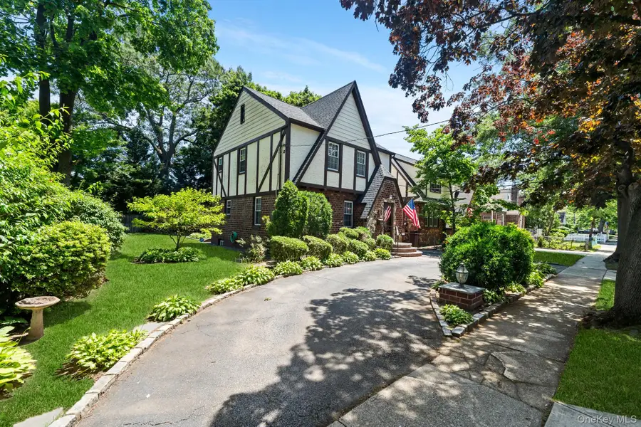 36 Lafayette Avenue, Lynbrook, NY 11563 - #2