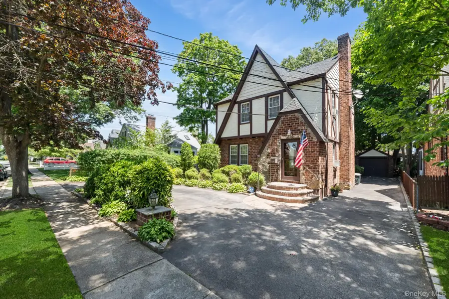 36 Lafayette Avenue, Lynbrook, NY 11563 - #3